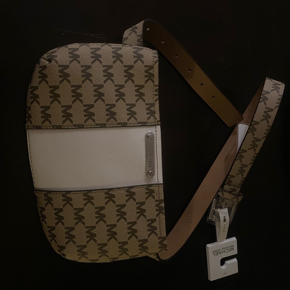 S/M Michael Kors belt bag. Fanny pack/belt bag. Never used.